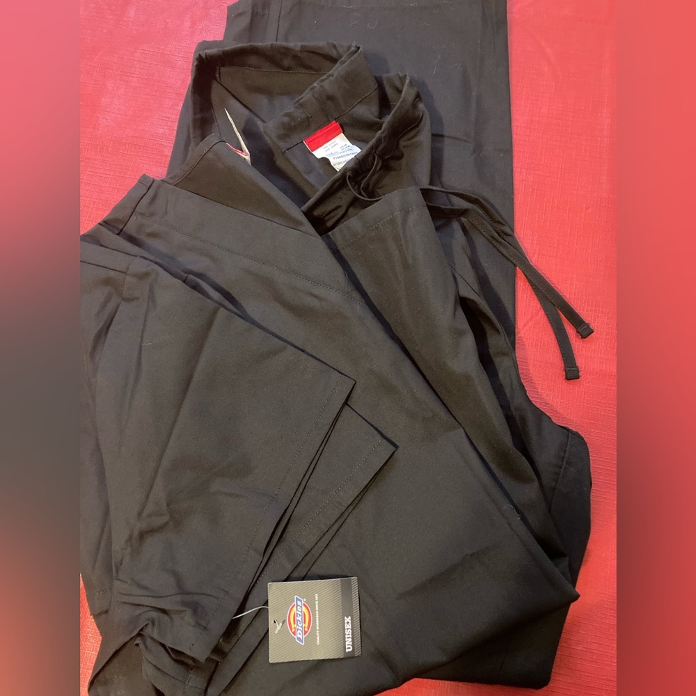 Scrub set